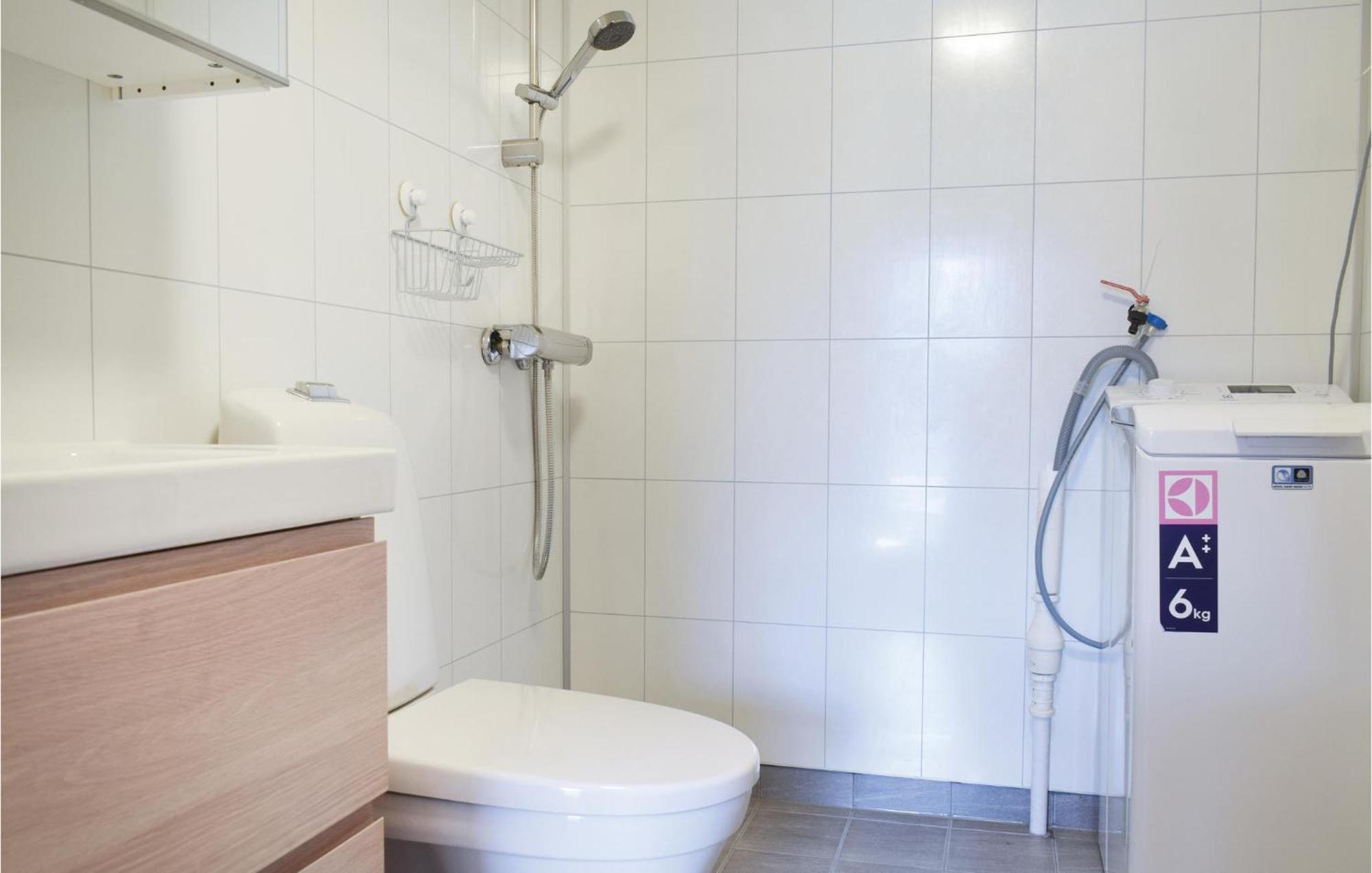 Beautiful Home In Vallavik With Kitchen Bu Zewnętrze zdjęcie