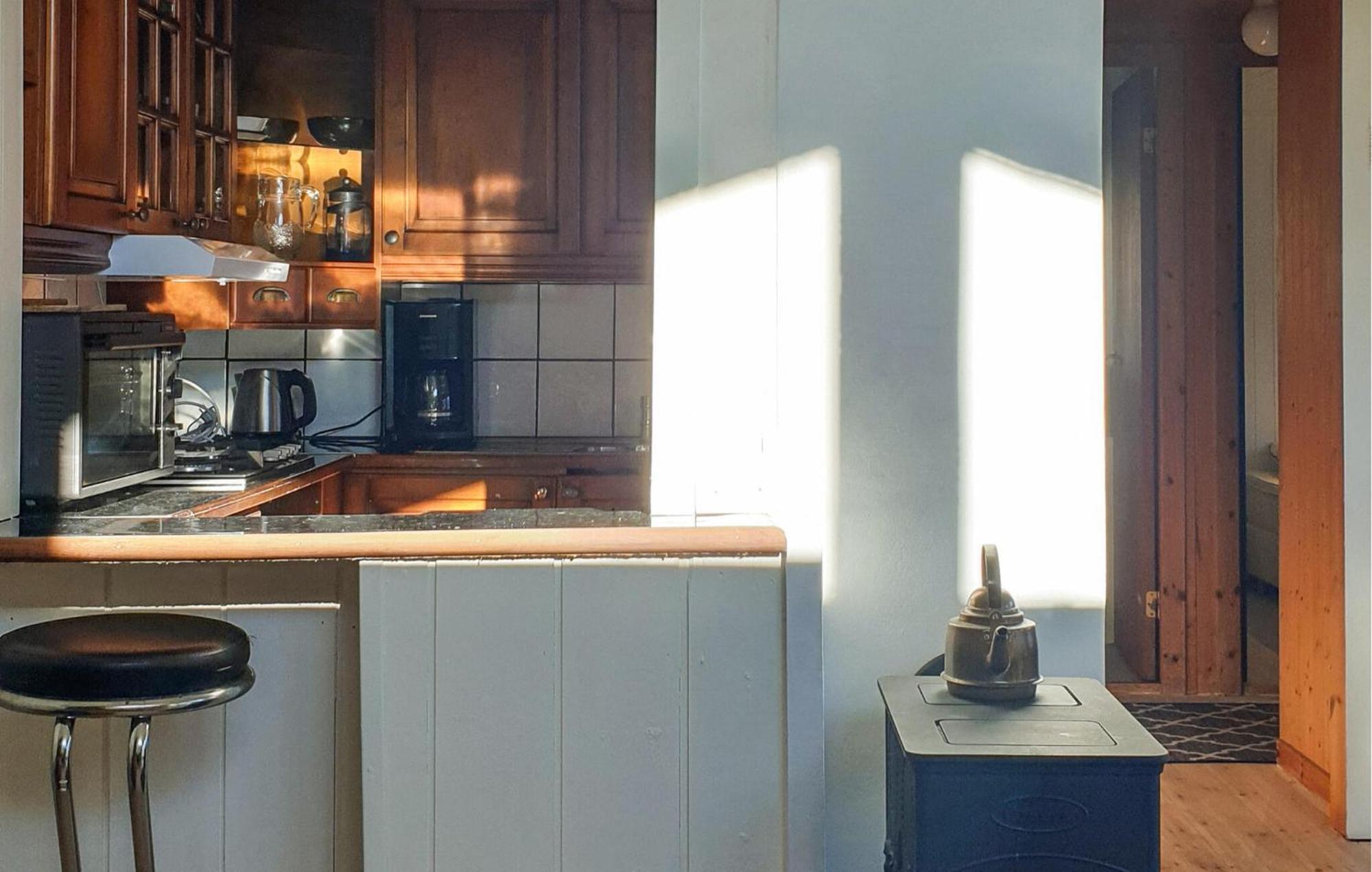 Beautiful Home In Vallavik With Kitchen Bu Zewnętrze zdjęcie